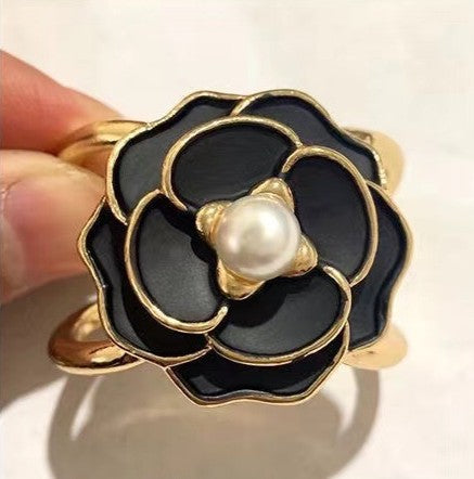 ✨ French Elegant Coat Scarf Buckle – Elegance at your fingertips!